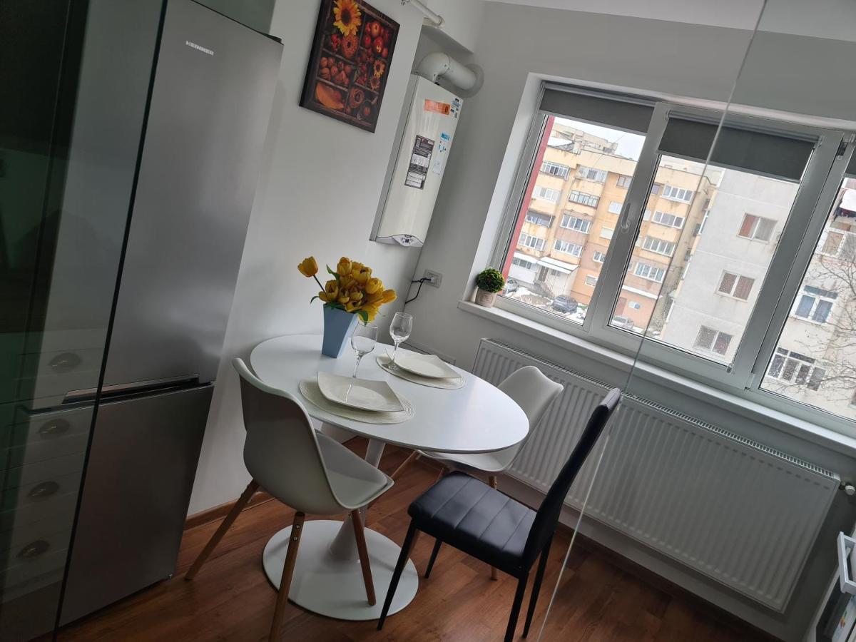 Mall Luxury Apartments Bacau Luaran gambar